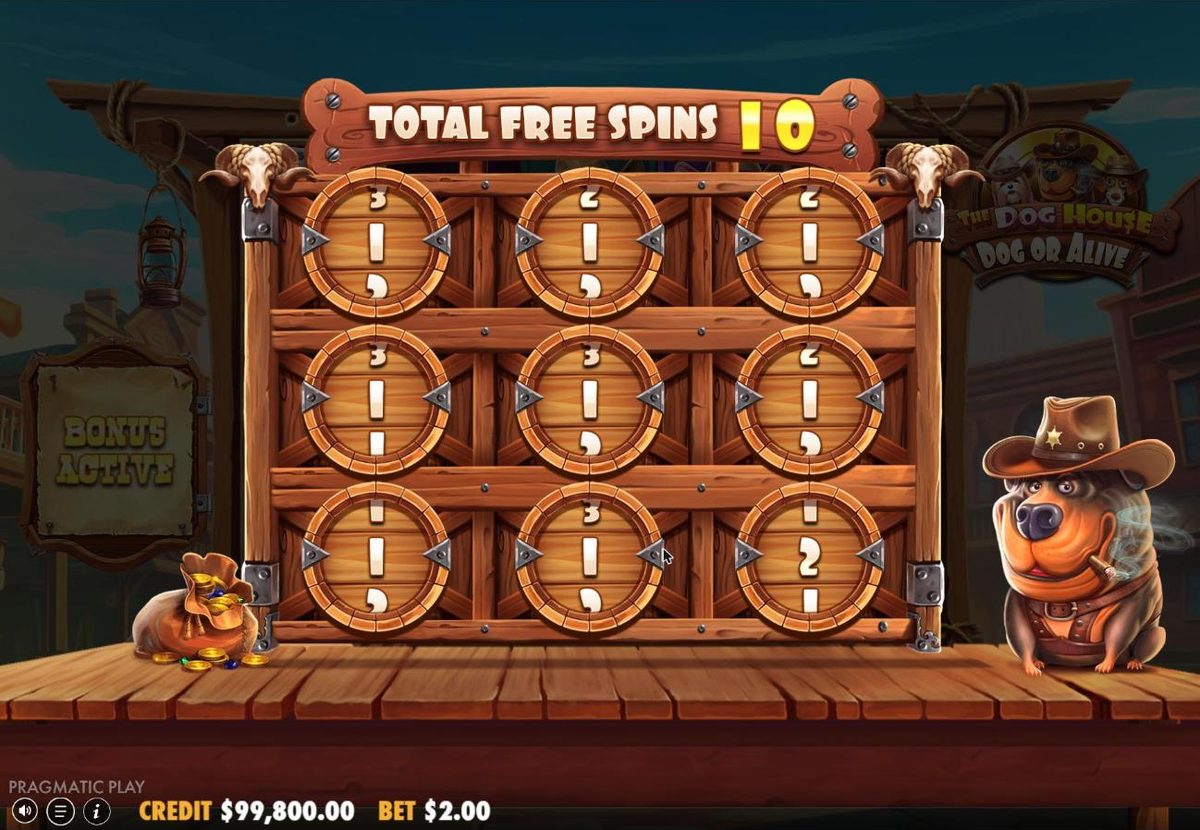 Before free spins: nine barrel drums in a wooden saloon wall each show a number, the sign at the top reads Total free spins 10, and the sheriff Rottweiler stands on the right.